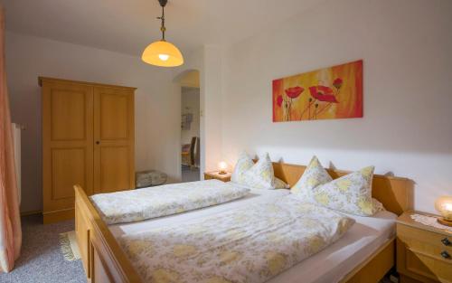 a bedroom with two beds and a painting on the wall at Gästehaus Schreyer in Oberaudorf