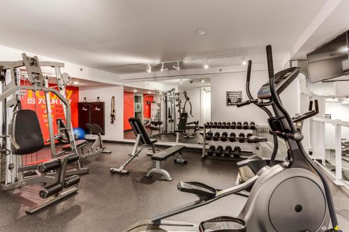 a gym with several treadmills and exercise bikes at Park Town Hotel in Saskatoon