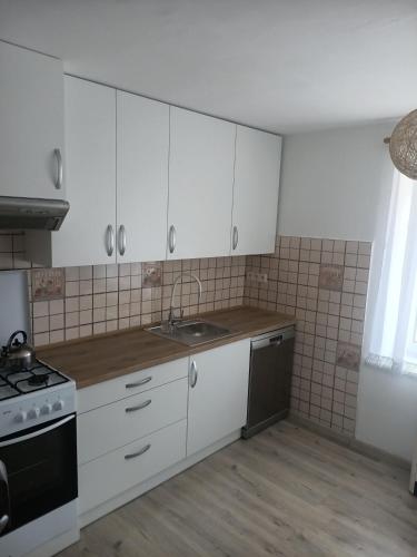 Кухня или мини-кухня в Niemodlińska 11 m 2
