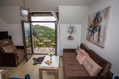 Nespecifikovaný výhled na hory nebo výhled na hory při pohledu z apartmánu