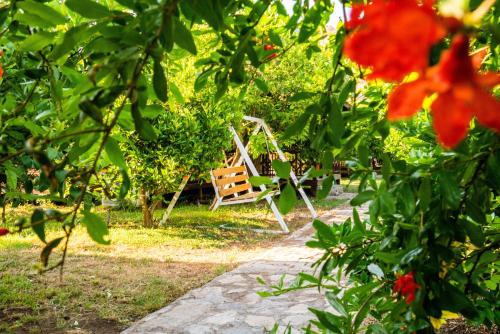 Jardín al aire libre en Ikiz Villas