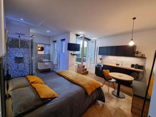 Η κουζίνα ή μικρή κουζίνα στο La chambre des secrets