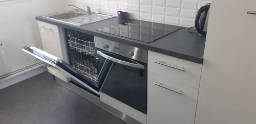 Photo de la galerie de l'établissement Elbeuf 4 CHAMBRES 8 PERSONNES MAX POUR GROUPES WIFI, à Elbeuf