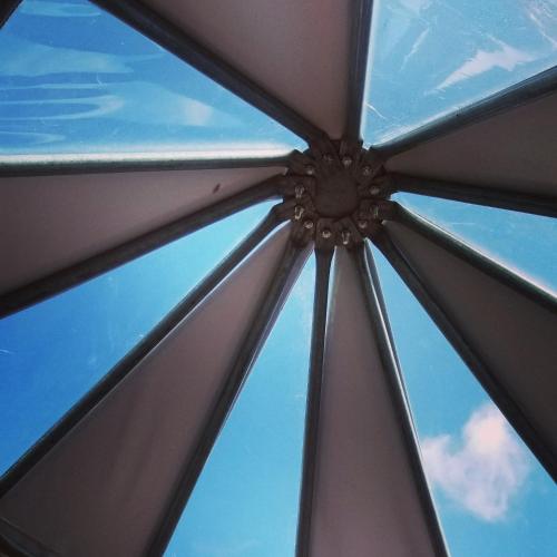 a close up of the top of an umbrella at Jardín Satori Glamping in Piedecuesta