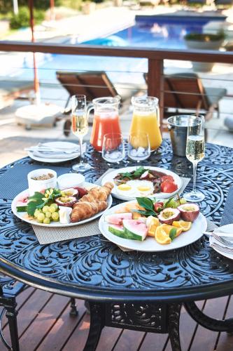 Jídlo v penzionu nebo okolí