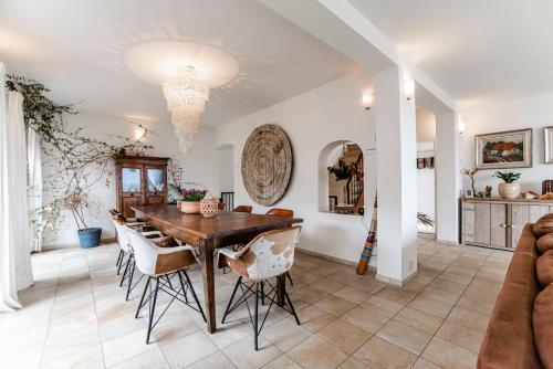 a dining room with a table and chairs at Family Villa behind the Beach in Zandvoort