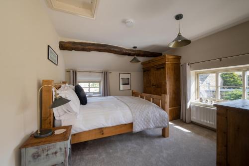 Un pat sau paturi într-o cameră la Thornes Cottage