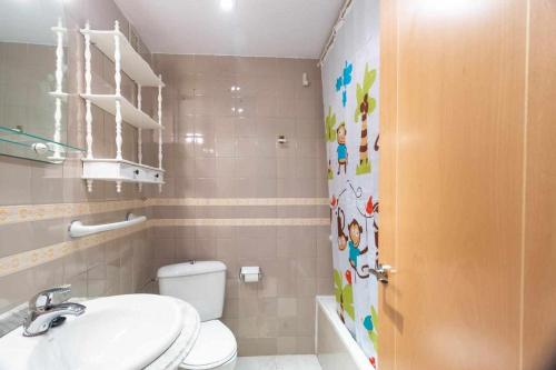 a bathroom with a toilet and a sink and a mirror at Rosi de los Vientos in Zamora