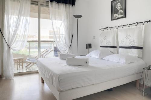 Photo de la galerie de l'établissement IMMOGROOM - 2 BR- Bright - Terrace - Wifi - Air conditioning, à Cannes