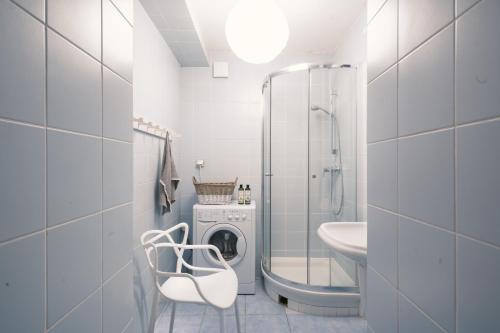 a bathroom with a washing machine and a sink at Opera Art Apartment Vintage Slow in Warsaw