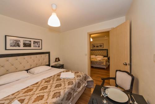 Llit o llits en una habitació de Invictum Residence
