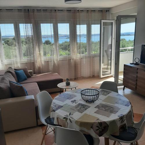 Apartman with sea view KAVALA- Pašman, Kraj