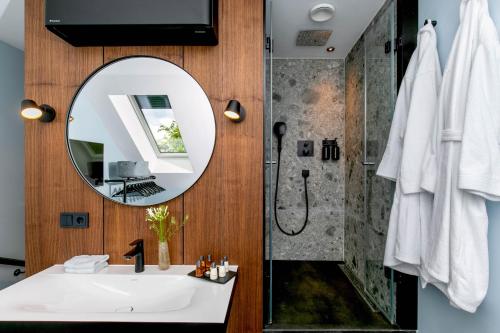a bathroom with a sink and a shower at The Roebbek x Hanse in Hamburg