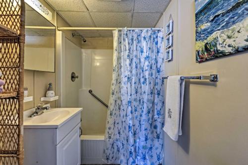 Ένα μπάνιο στο Condo with Pool Access on Wildwood Crest Beach!