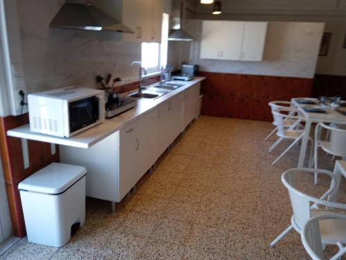 مطبخ أو مطبخ صغير في Parque de Campismo de Fão