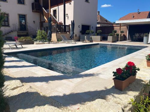 a swimming pool in the middle of a house at Chambres d'h&ocirc;tes - L'Ecurie Obernai in Obernai