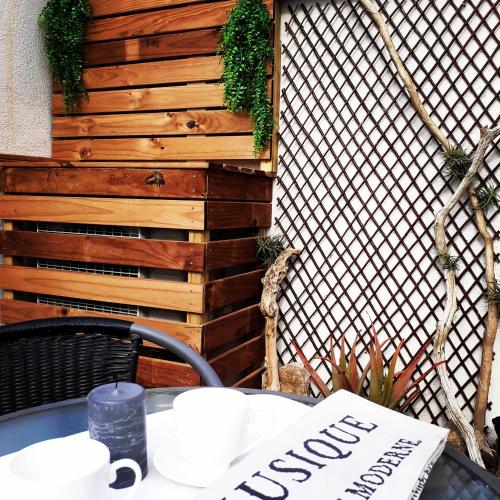 a table with a sign for a restaurant at L'Avi Pep in L'Escala