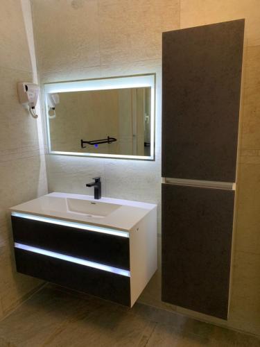 Bilik mandi di Karaibes Residence