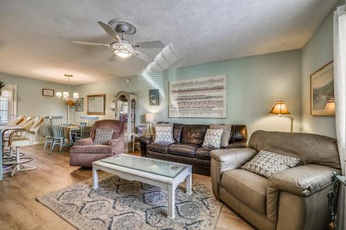 5 O'Clock Somewhere by Book That Condo – Photos 3