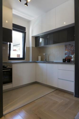 Kuhinja ili čajna kuhinja u objektu APARTMAN AURORA
