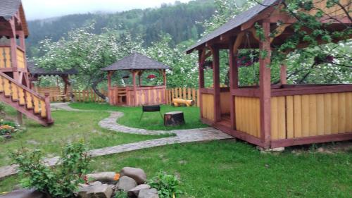 a garden with a gazebo and a gazebo at Садиба "Ековид" in Krivorovnya