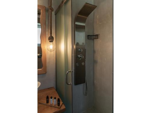 Ένα μπάνιο στο Milesian Suites