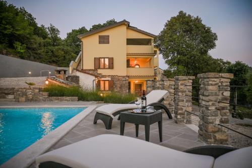 Villa con piscina y casa en Villa Brbon, en Krbune