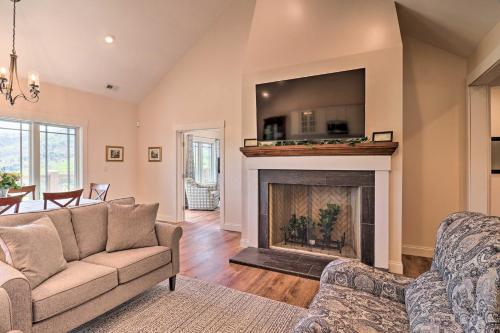 Gallery image of Mountain Refuge with View, 12 Mi to Asheville! in Candler