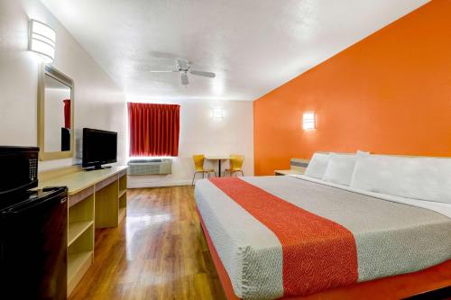 Postel nebo postele na pokoji v ubytování Motel 6-Beaver, UT