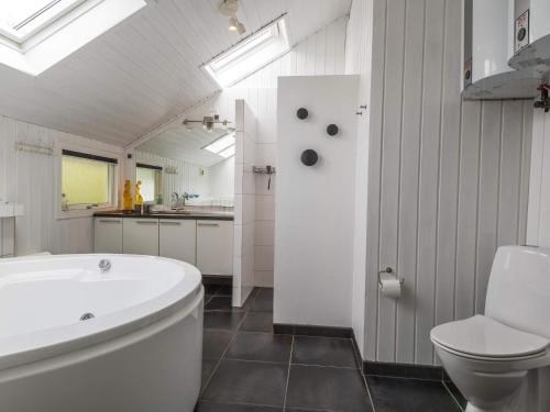 Koupelna v ubytování Holiday home Fanø LXVI