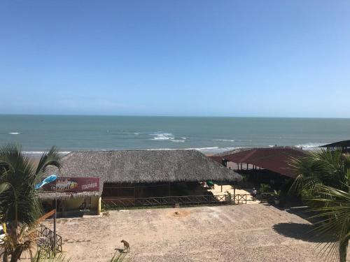 Uma vista do mar tirada do apartamento