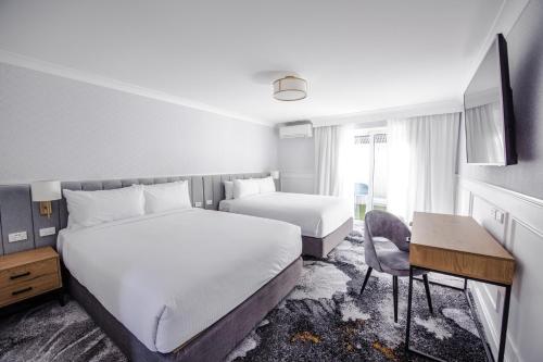 Postel nebo postele na pokoji v ubytování Comfort Inn Towradgi Beach