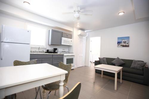 Η κουζίνα ή μικρή κουζίνα στο Garfield Beach House