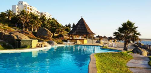 a swimming pool at a resort near the beach at Puerto Velero Primera Línea Primer Piso al lado de la Playa! 5 pax in Puerto Velero
