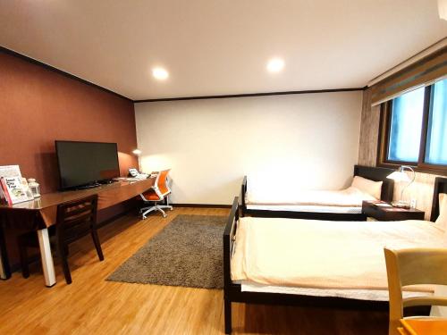 Televisyen dan/atau pusat hiburan di Forêt Guest House Gangnam