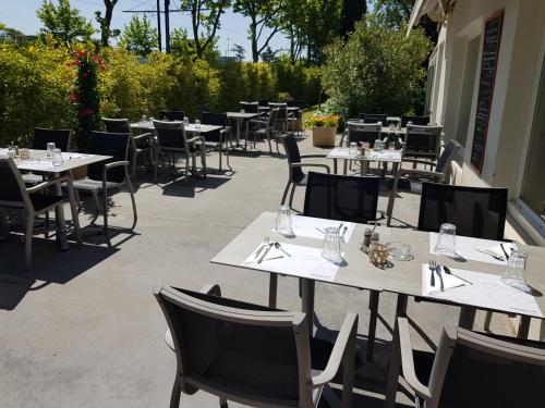 a row of tables and chairs on a patio at Campanile Toulouse - Blagnac Aéroport in Blagnac
