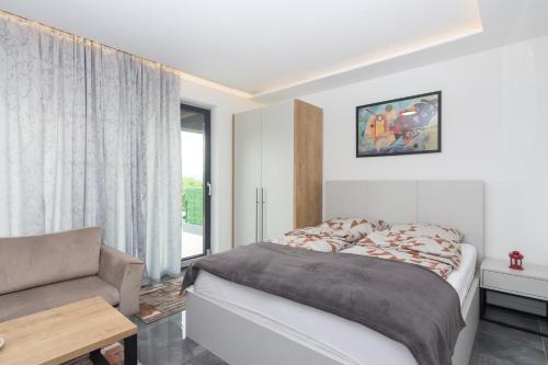Katil atau katil-katil dalam bilik di Deluxe Feliciano Apartments