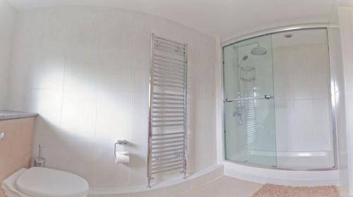 O baie la 3 Bed Cottage-Sleeps 6-Garden-Hot Tub-Games Room