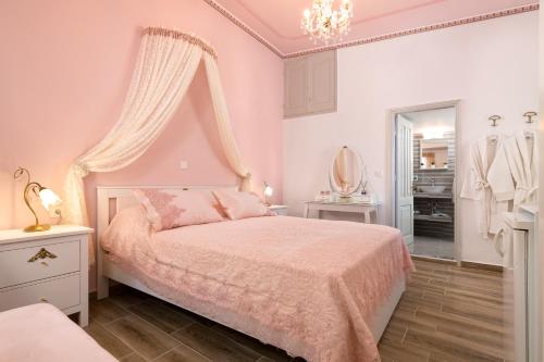 Marika's Deluxe Roomsにあるベッド