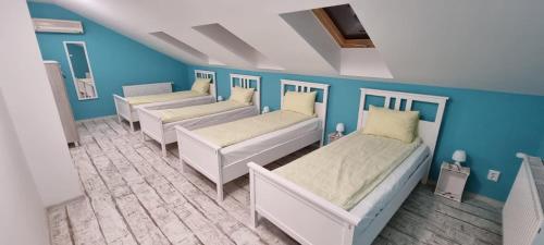 En eller flere senge i et værelse på HOSTEL CITADELLA