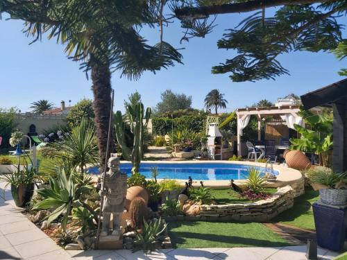 Bazén v ubytování Marina LOCDENIA nebo v jeho okolí