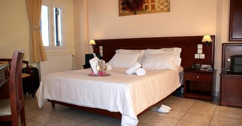 Postel nebo postele na pokoji v ubytování Venardos Hotel