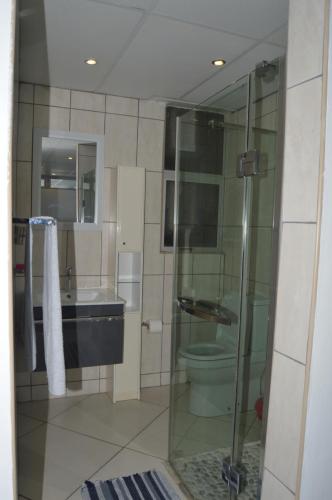 A bathroom at Accommodation Front - Classy 4 Sleeper with Ocean Views