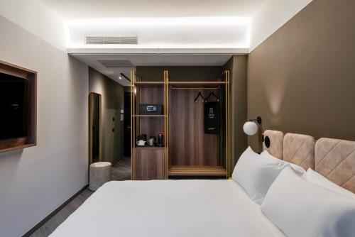 Een bed of bedden in een kamer bij Hotel Tocq