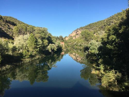 Fotografia z galérie ubytovania Apartamentos con bonitas vistas en el Pantano de Entrepeñas v destinácii Pareja