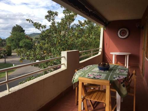 Balkon atau teras di Apartamentos con bonitas vistas en el Pantano de Entrepeñas