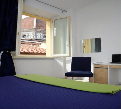 A television and/or entertainment centre at Michelangelo al Duomo - Bufalini Apartments