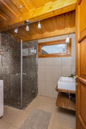 a bathroom with a shower and a sink at Sunset Hill Vendégház Zebegény in Zebegény