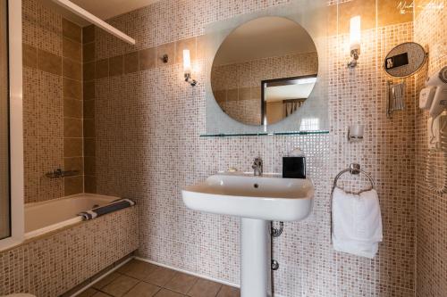 Hotel Avra tesisinde bir banyo