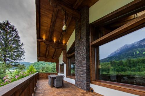 a balcony with a view of the mountains at Avalanche Plaiul Foii in Zărneşti
